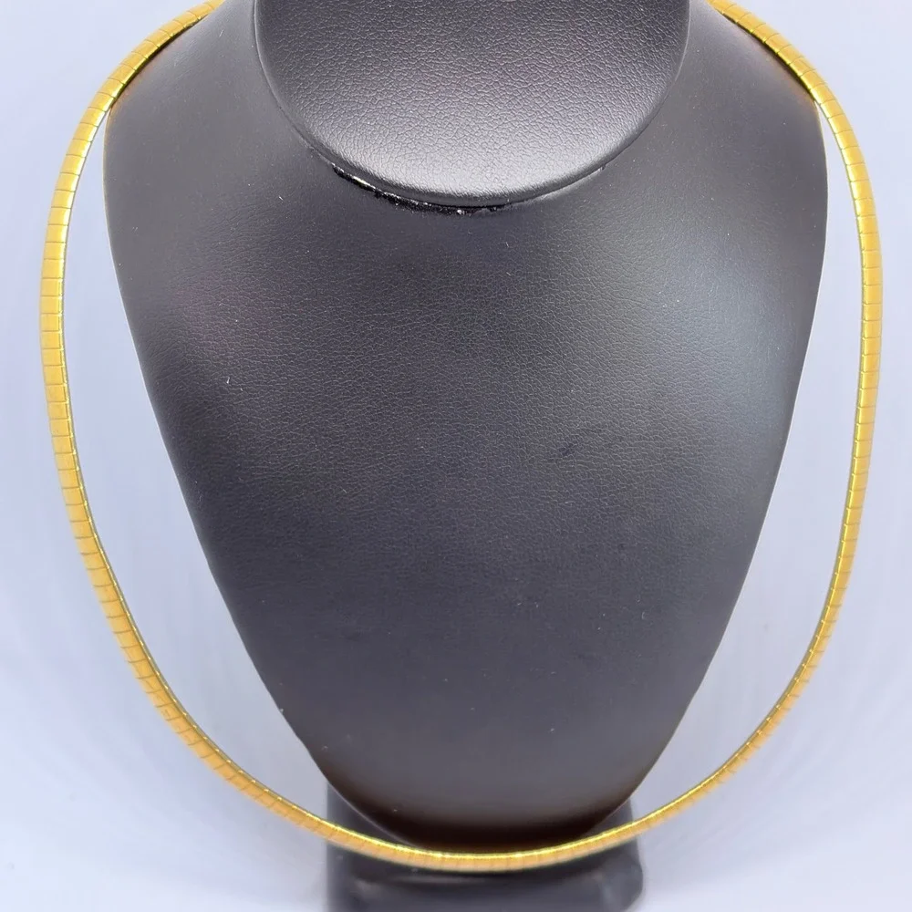 Necklace‎ Gold Tone Flat Omega Snake Chain 16 Inch Minimalist Vintage Style 1524